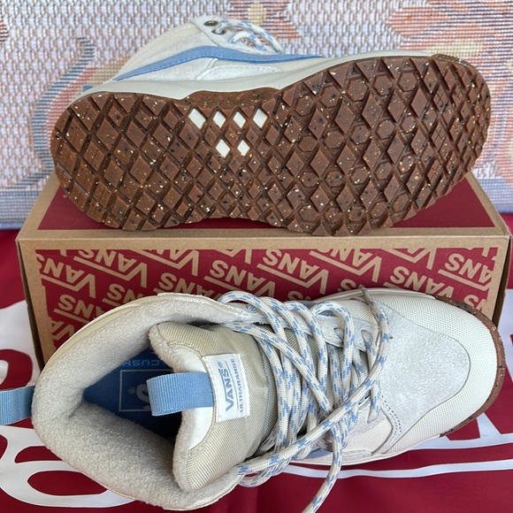 Vans Ultrarange Exo
Vintage White/Blue Stripe
VNOA5KS570U
WMNS Boots - Sneakers - Picture 4 of 16